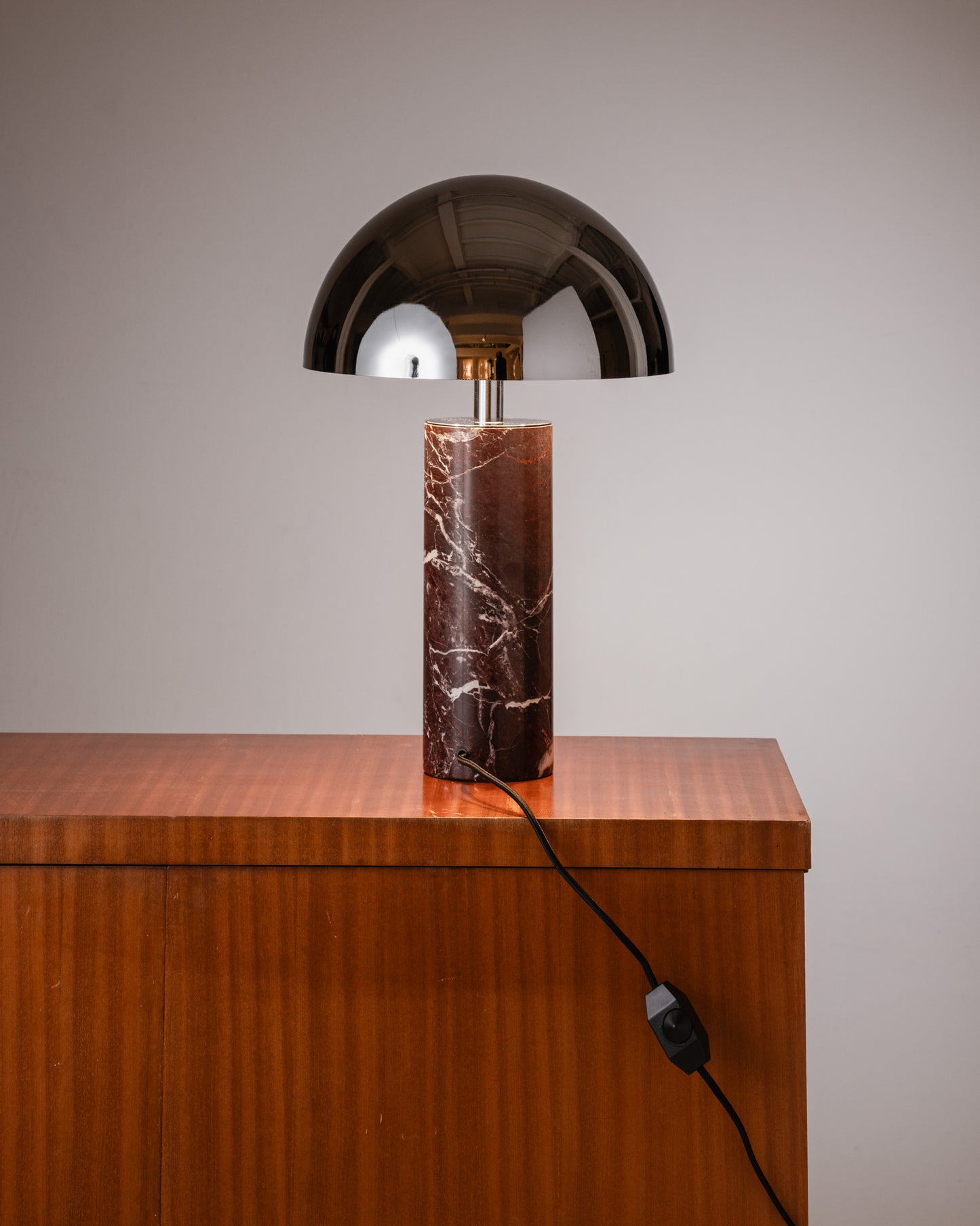 LAMPE DE TABLE ADEI EN MARBRE ET CHROME