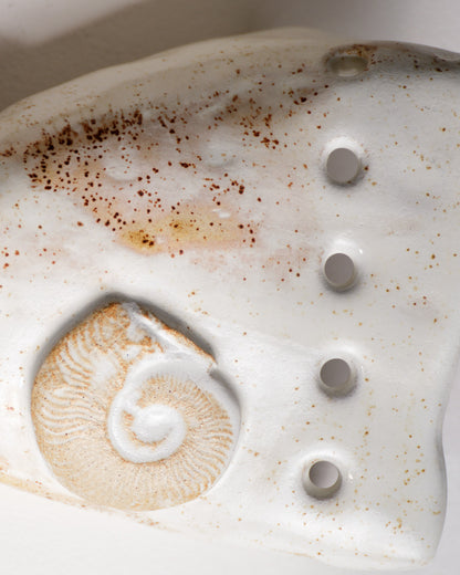 SHELL-SHAPED CERAMIC WALL SCONCE