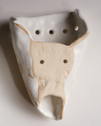 SHELL-SHAPED CERAMIC WALL SCONCE