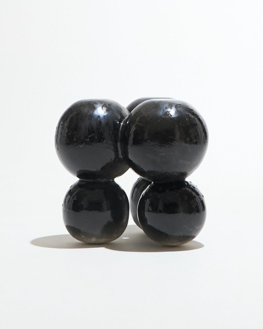 TABOURET AWKWARD EN GRÈS NOIR MÉTALLIQUE