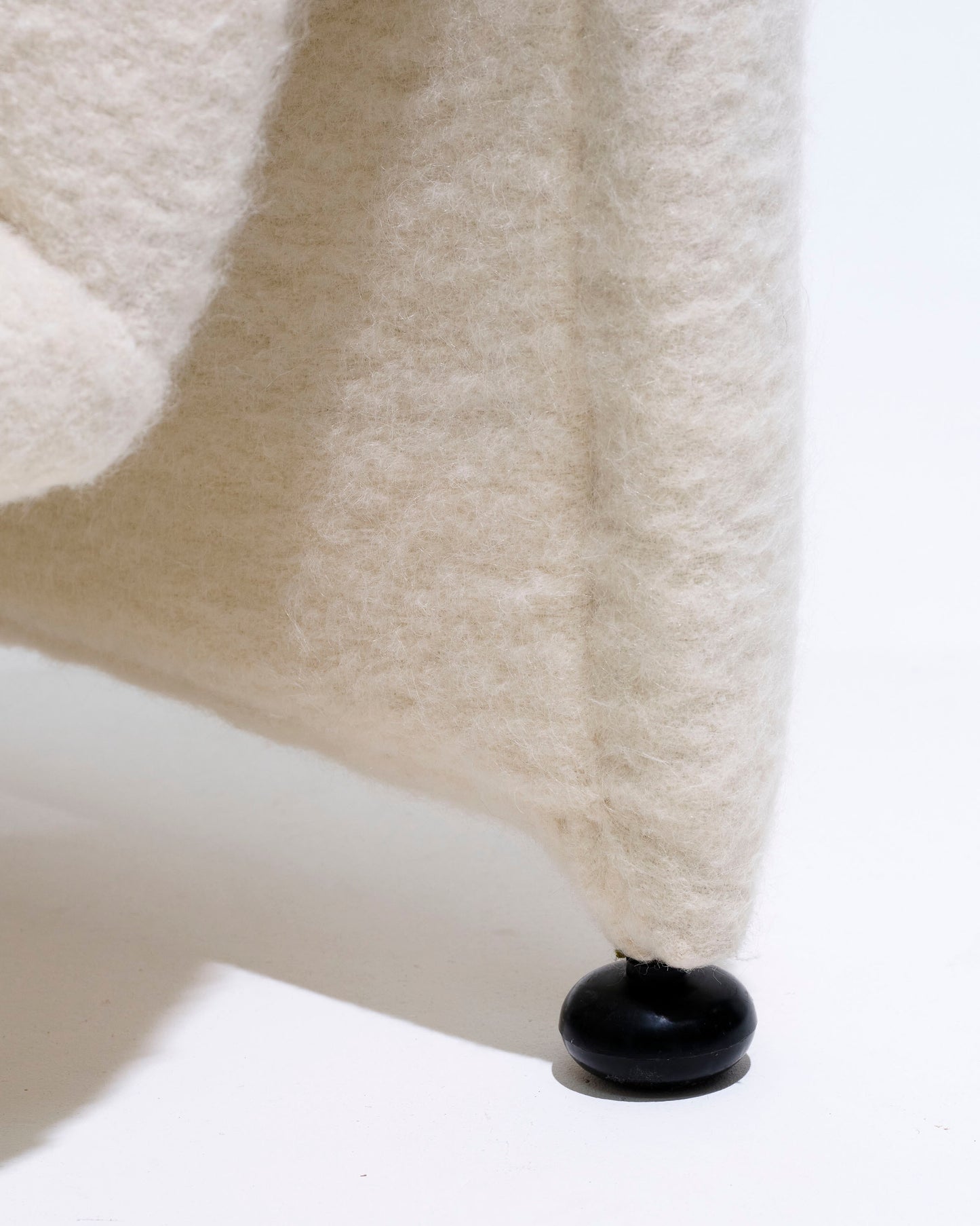 Pair of armless lounge chairs in white woolen fabric, Etienne Fermigier, 1970s