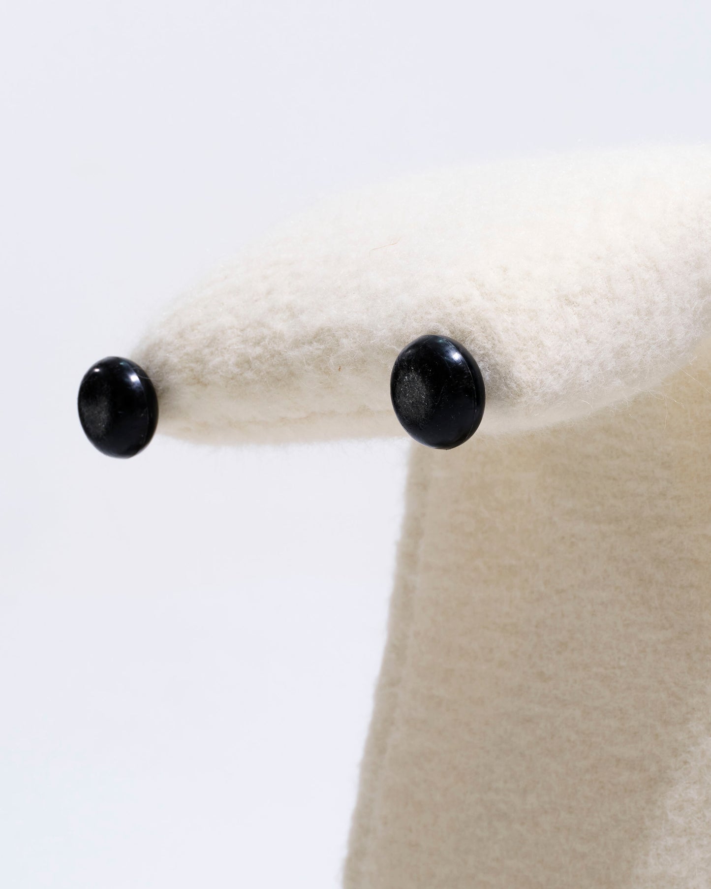 Pair of armless lounge chairs in white woolen fabric, Etienne Fermigier, 1970s