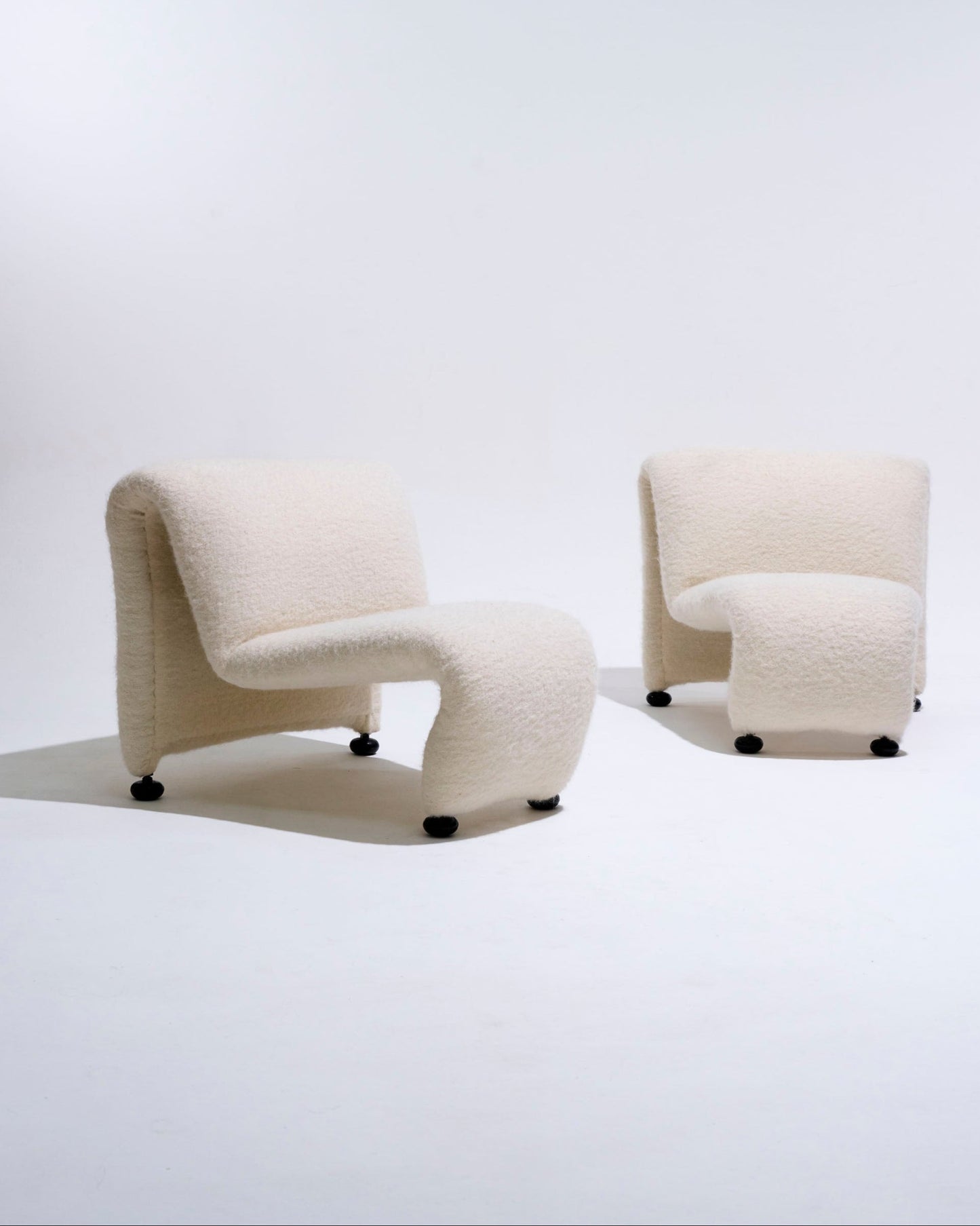 Pair of armless lounge chairs in white woolen fabric, Etienne Fermigier, 1970s