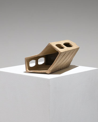 Brutalist sandstone soliflore