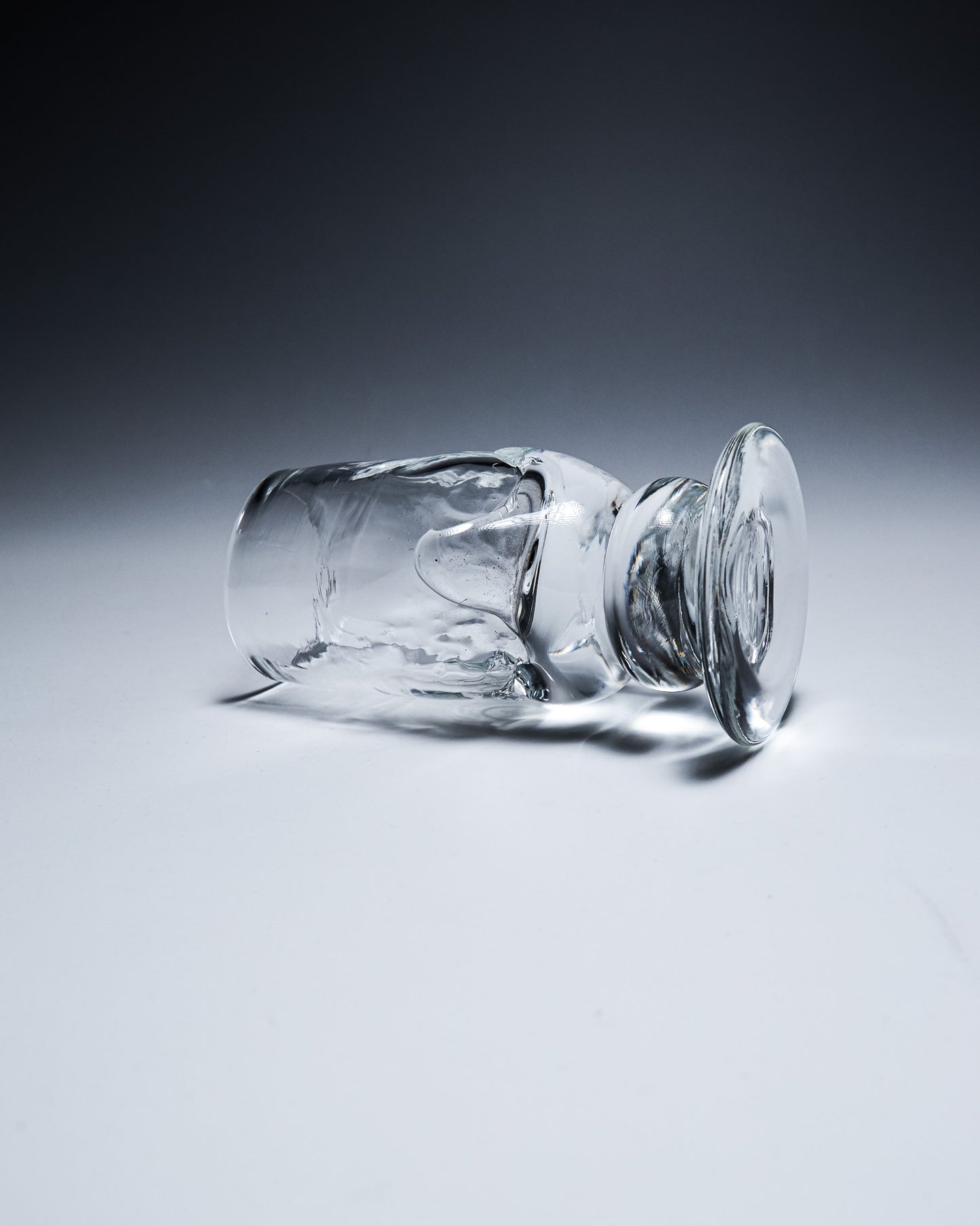 GOBELET À PIED DE FORME LIBRE