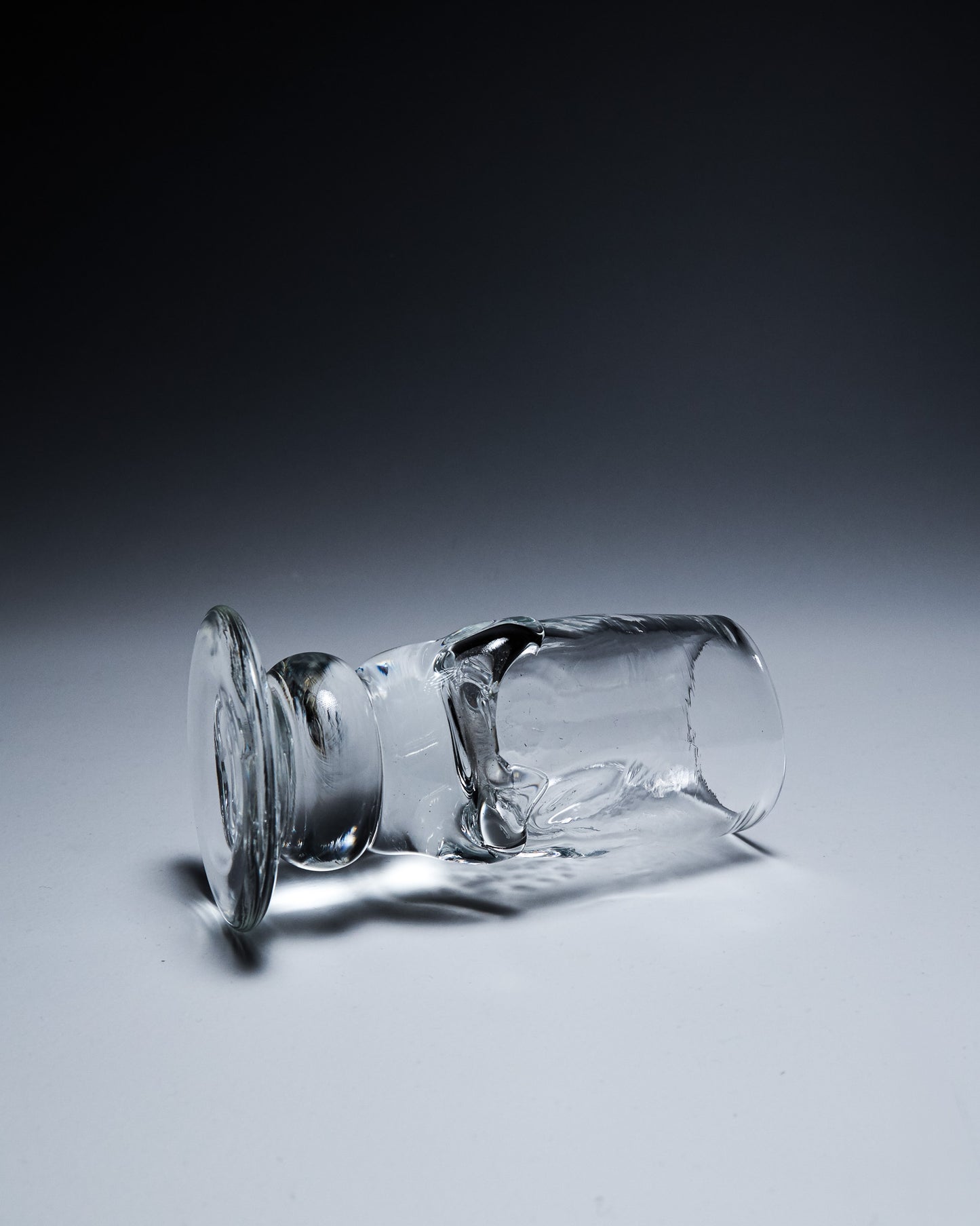 GOBELET À PIED DE FORME LIBRE