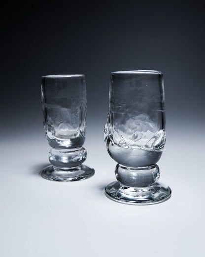 GOBELET À PIED DE FORME LIBRE