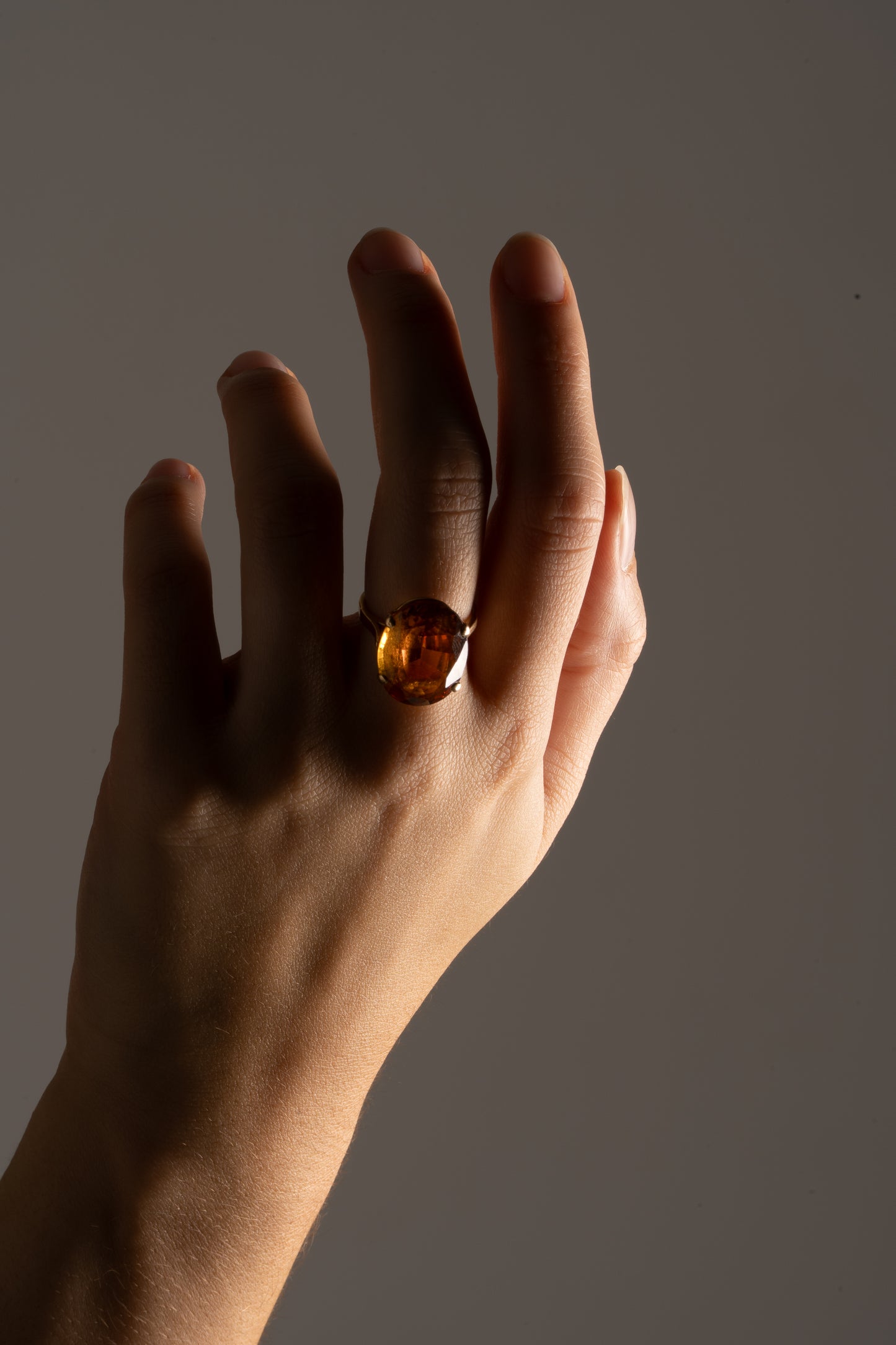 18 CARAT GOLD AND CITRINE RING