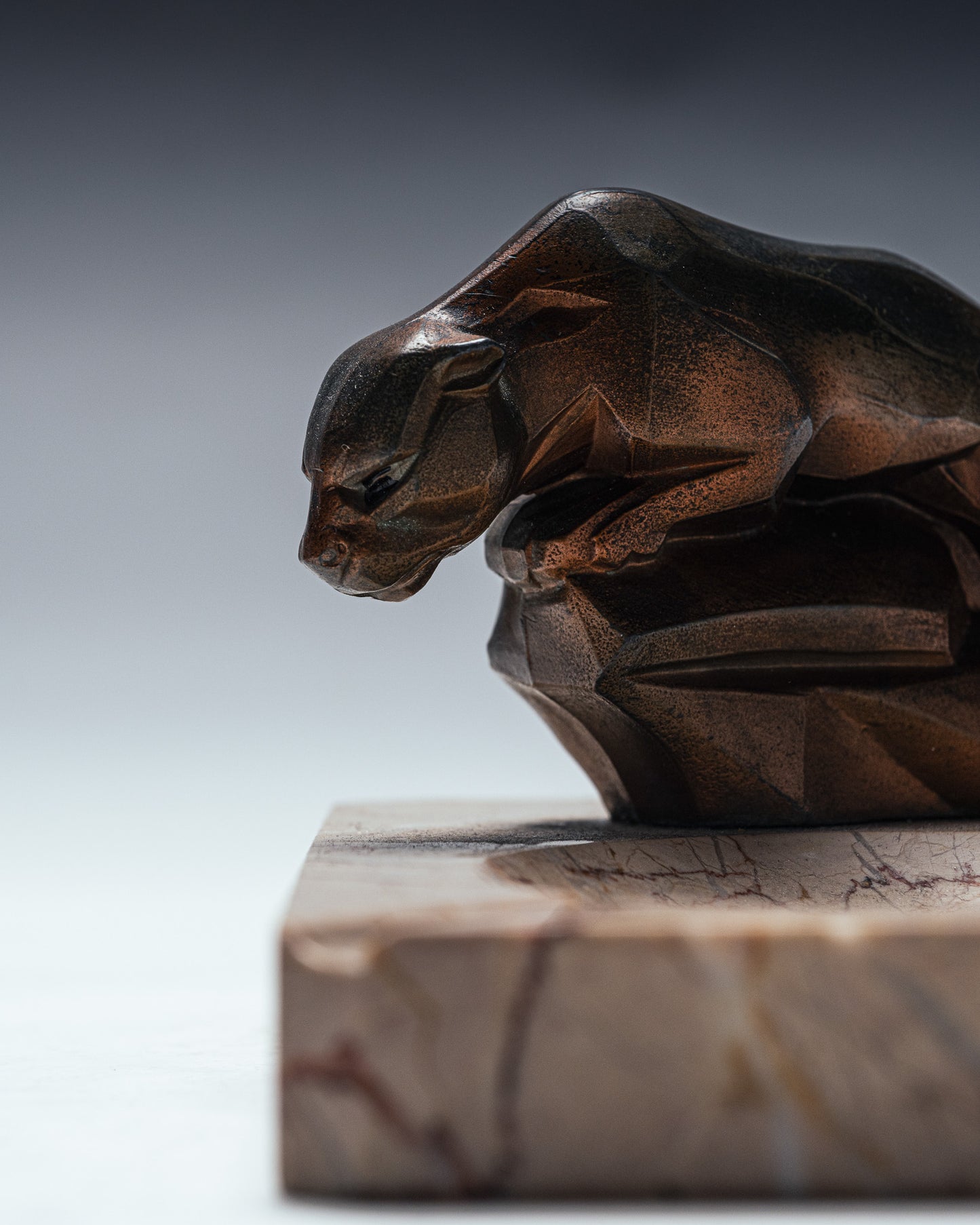 CENDRIER ART DÉCO EN MARBRE ET RÉGULE, 1930s