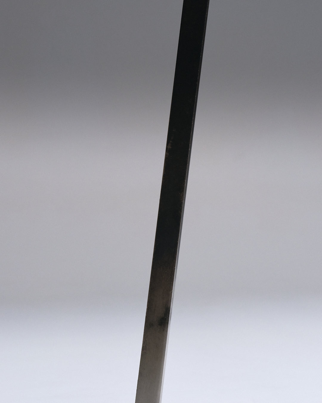 PAIRE DE CHENETS MODERNISTES EN ACIER BROSSÉ, 1970s