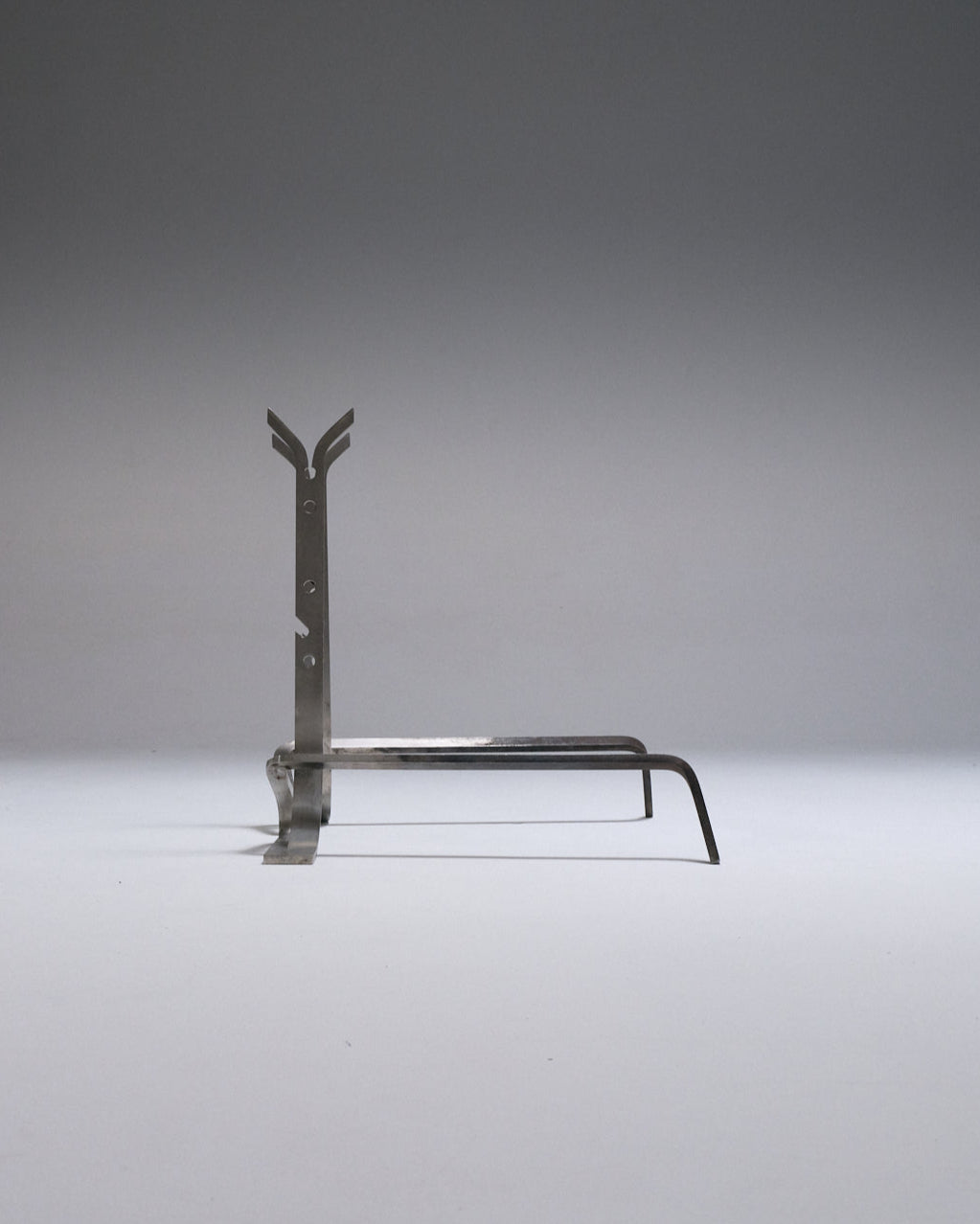 PAIRE DE CHENETS MODERNISTES EN ACIER BROSSÉ, 1970s