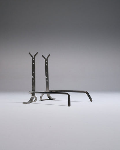 PAIRE DE CHENETS MODERNISTES EN ACIER BROSSÉ, 1970s