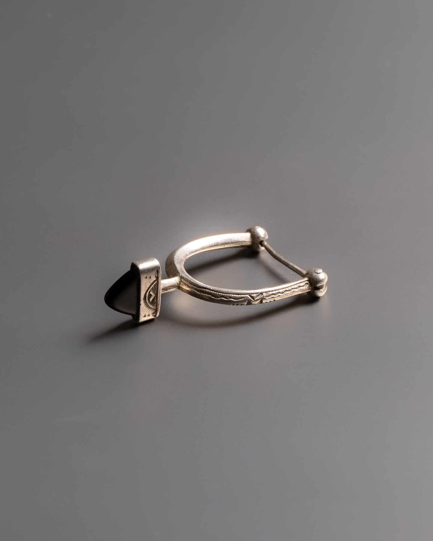 BOUCLE D'OREILLE IASAH EN ARGENT 925 ET ONYX