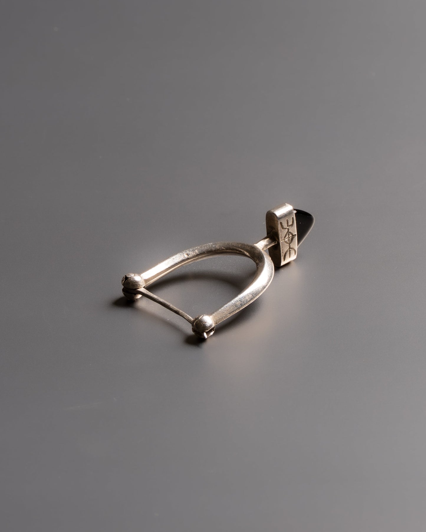 BOUCLE D'OREILLE IASAH EN ARGENT 925 ET ONYX