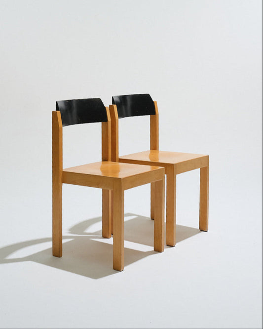 PAIRE DE CHAISES EMPILABLES EN BOIS, 1950s