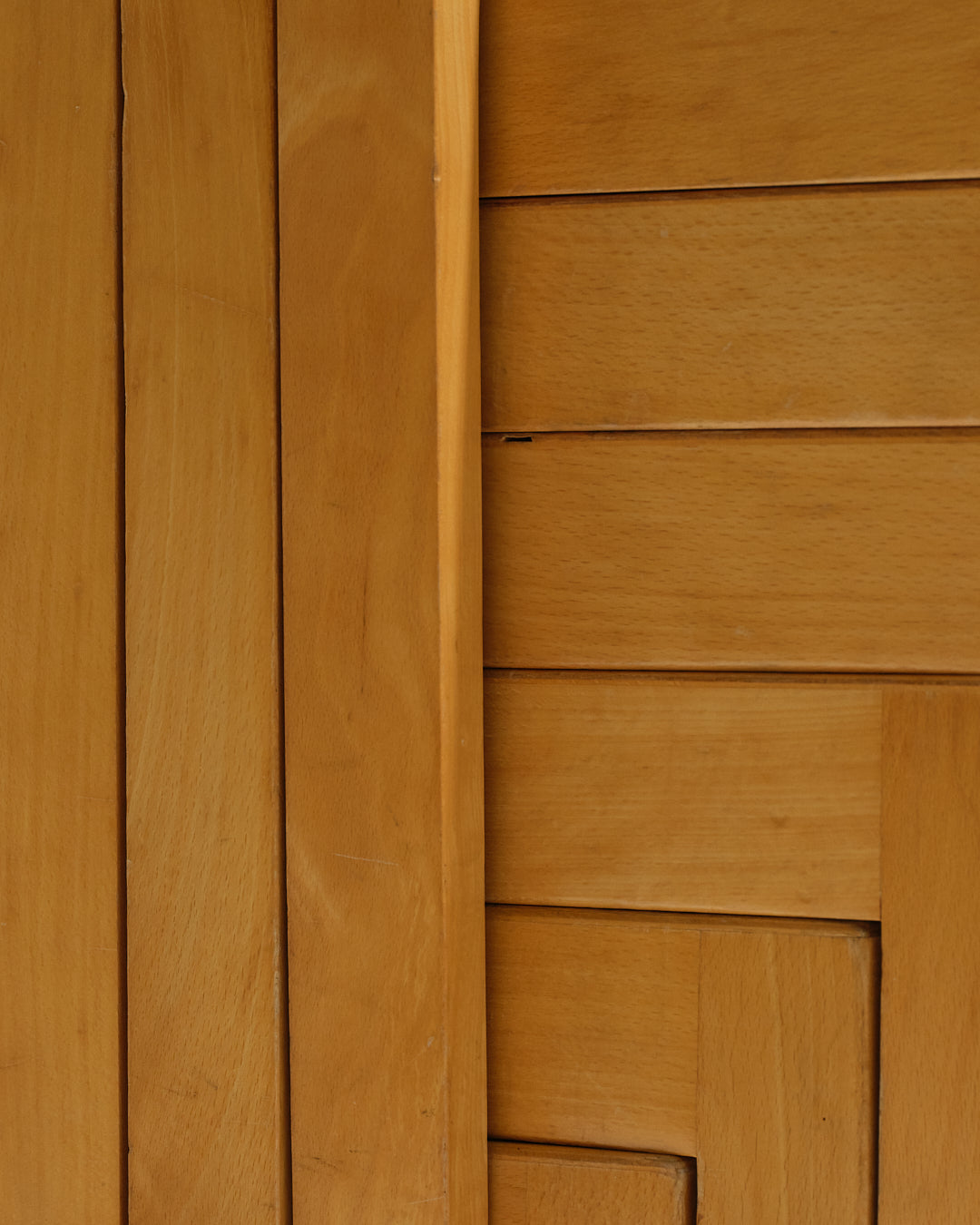 PAIRE DE CHAISES EMPILABLES EN BOIS, 1950s