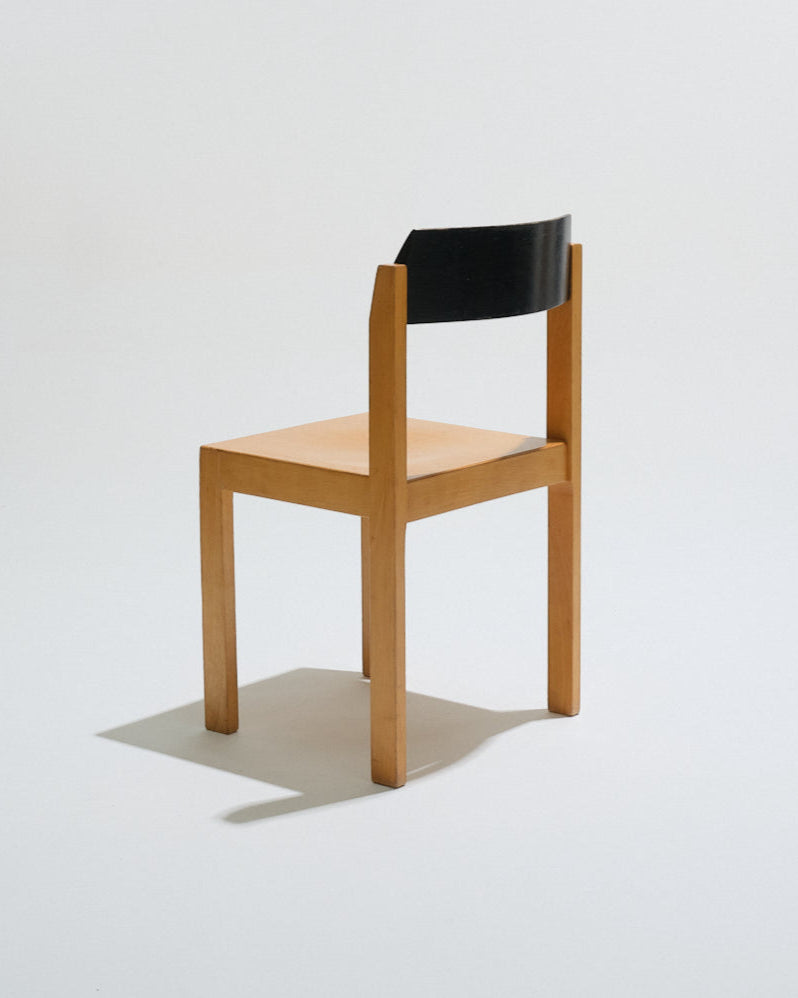 PAIRE DE CHAISES EMPILABLES EN BOIS, 1950s