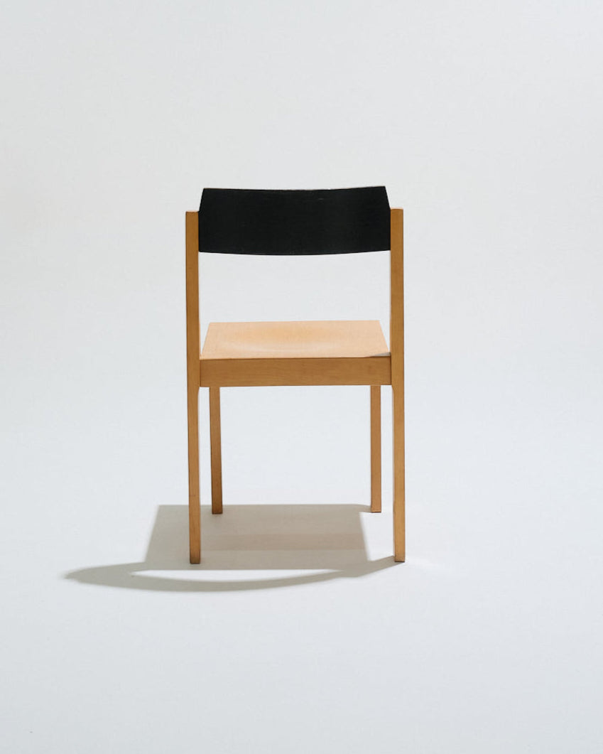 PAIRE DE CHAISES EMPILABLES EN BOIS, 1950s