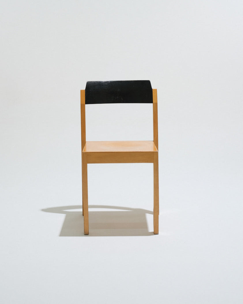 PAIRE DE CHAISES EMPILABLES EN BOIS, 1950s