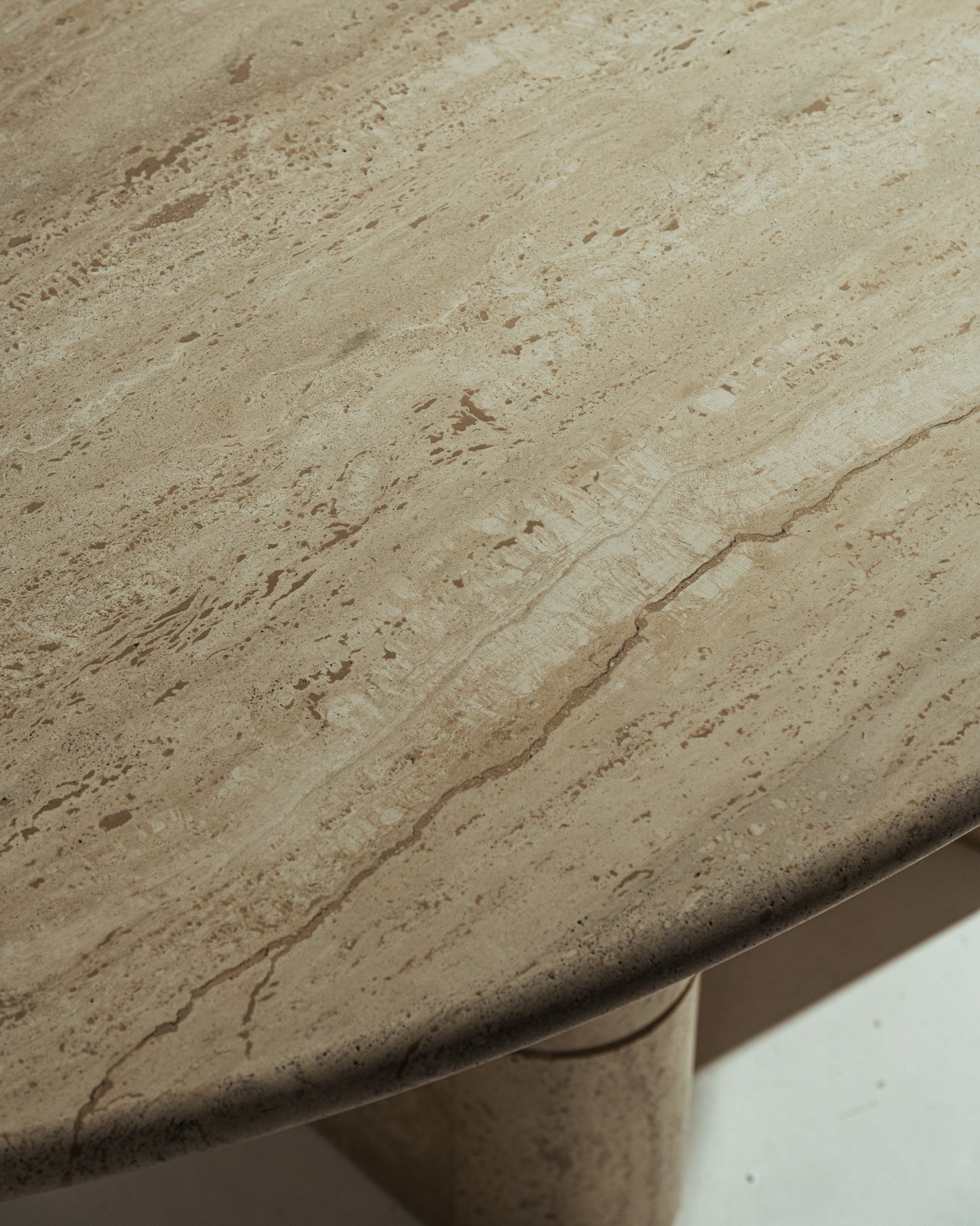 OVAL TRAVERTINE DINING TABLE, ROCHE-BOBOIS, 1970s 