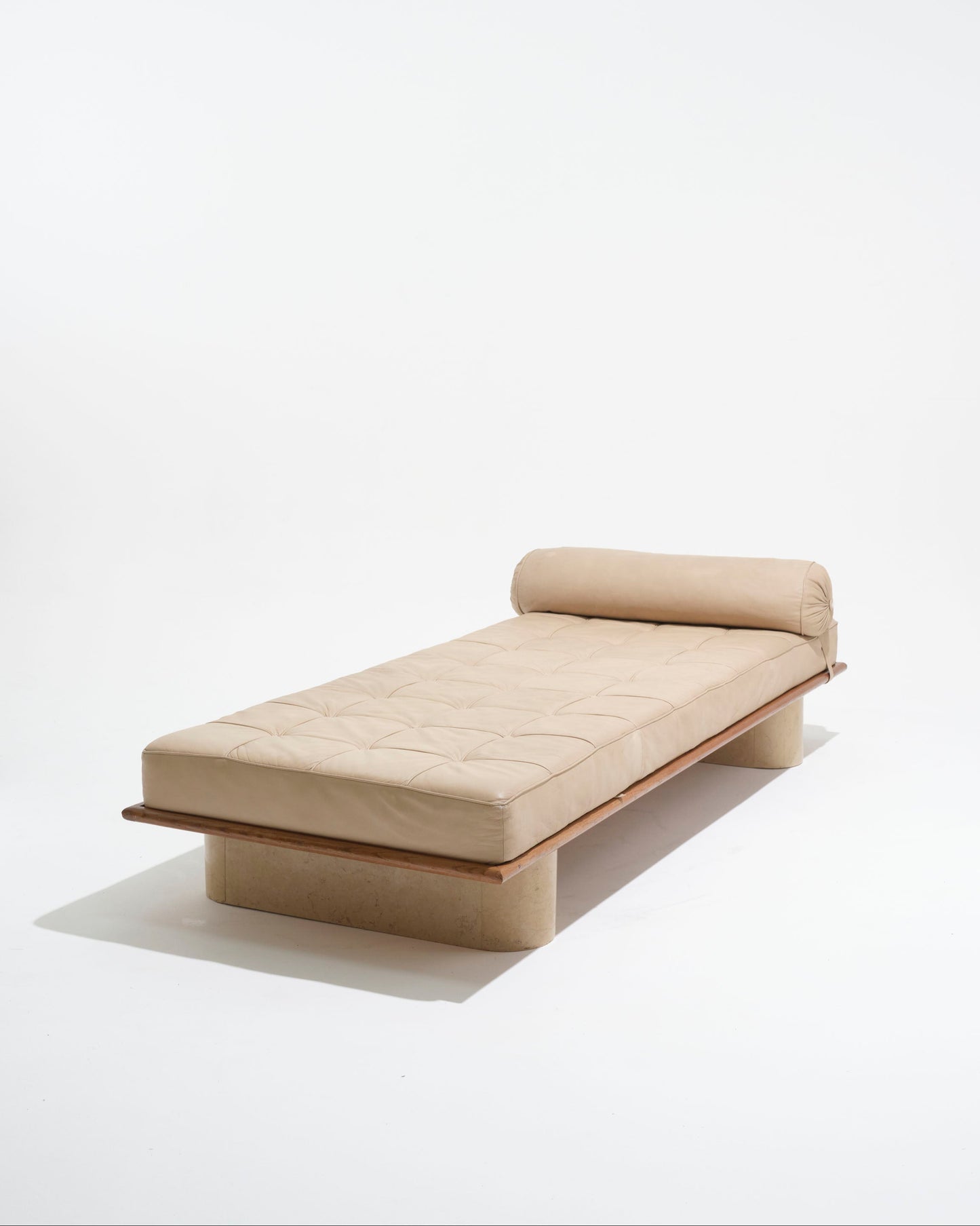 DAYBED EN CUIR BEIGE ET TRAVERTIN, 1980s