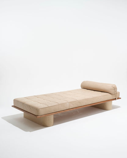 DAYBED EN CUIR BEIGE ET TRAVERTIN, 1980s