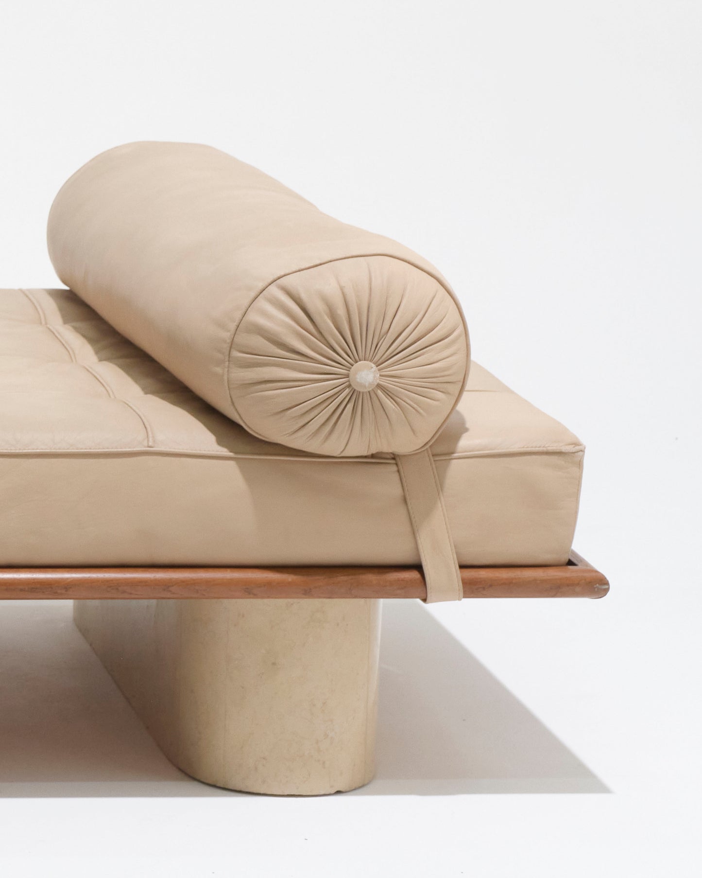 DAYBED EN CUIR BEIGE ET TRAVERTIN, 1980s