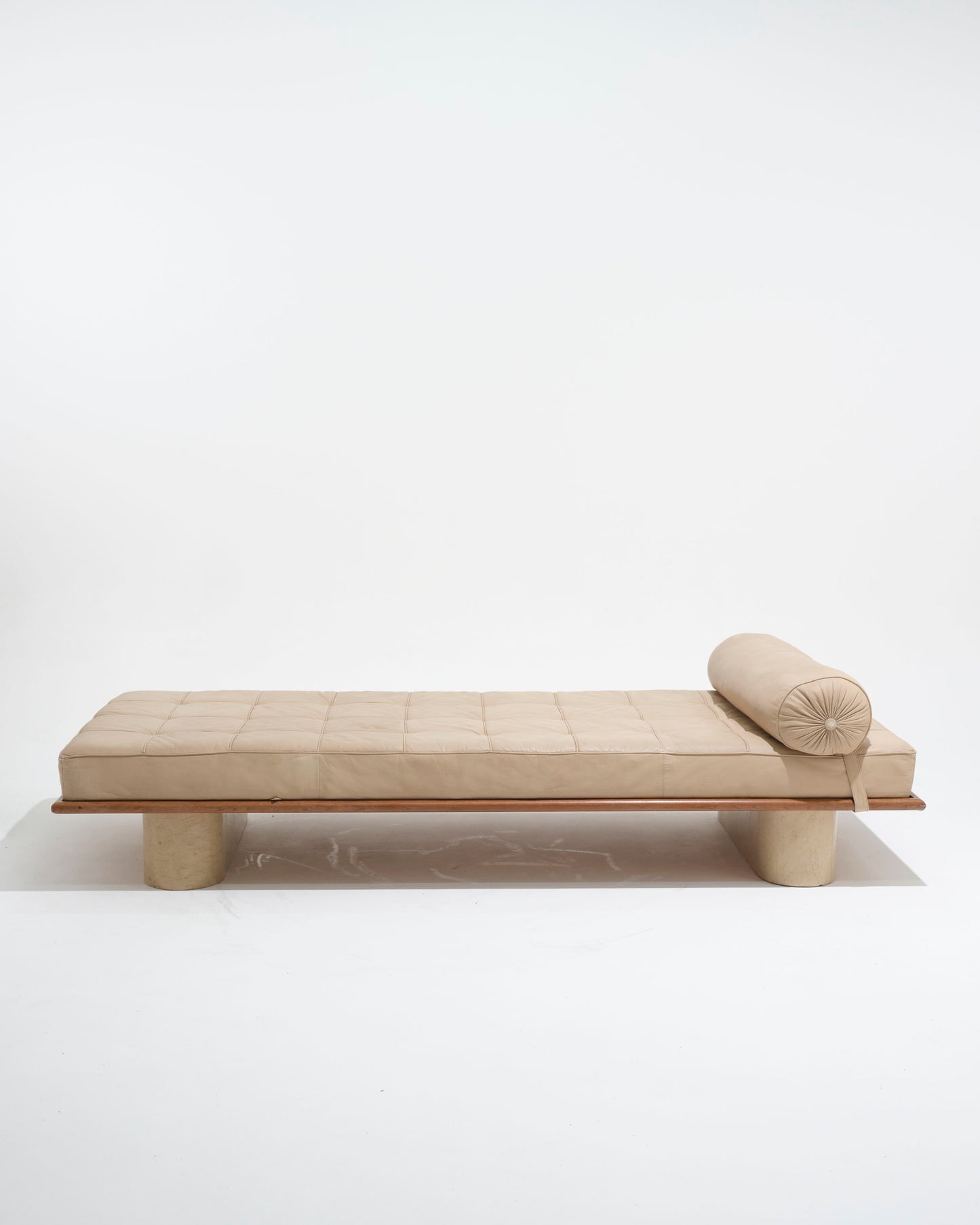 DAYBED EN CUIR BEIGE ET TRAVERTIN, 1980s