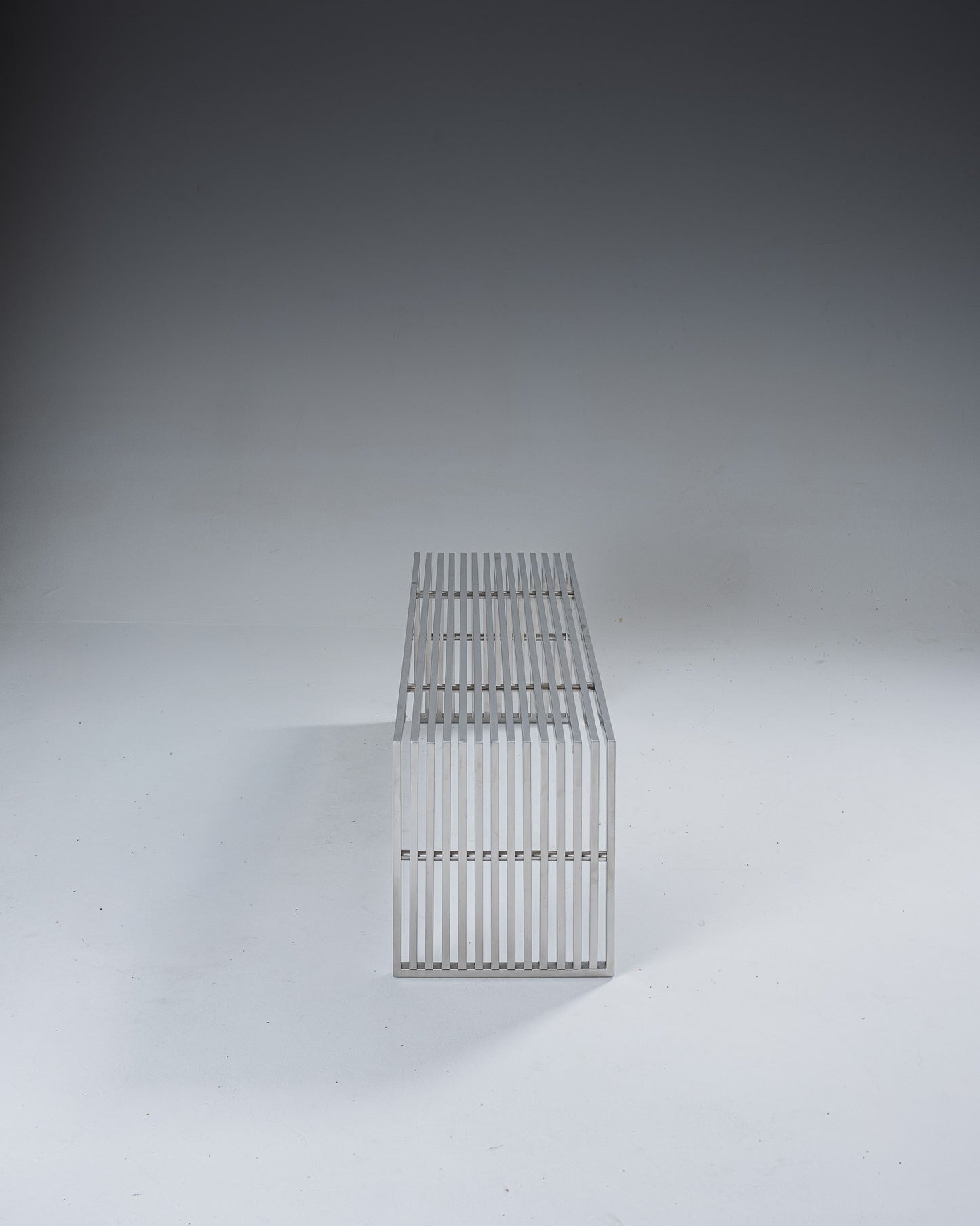 BANC EN ACIER INOXYDABLE MODERNISTE