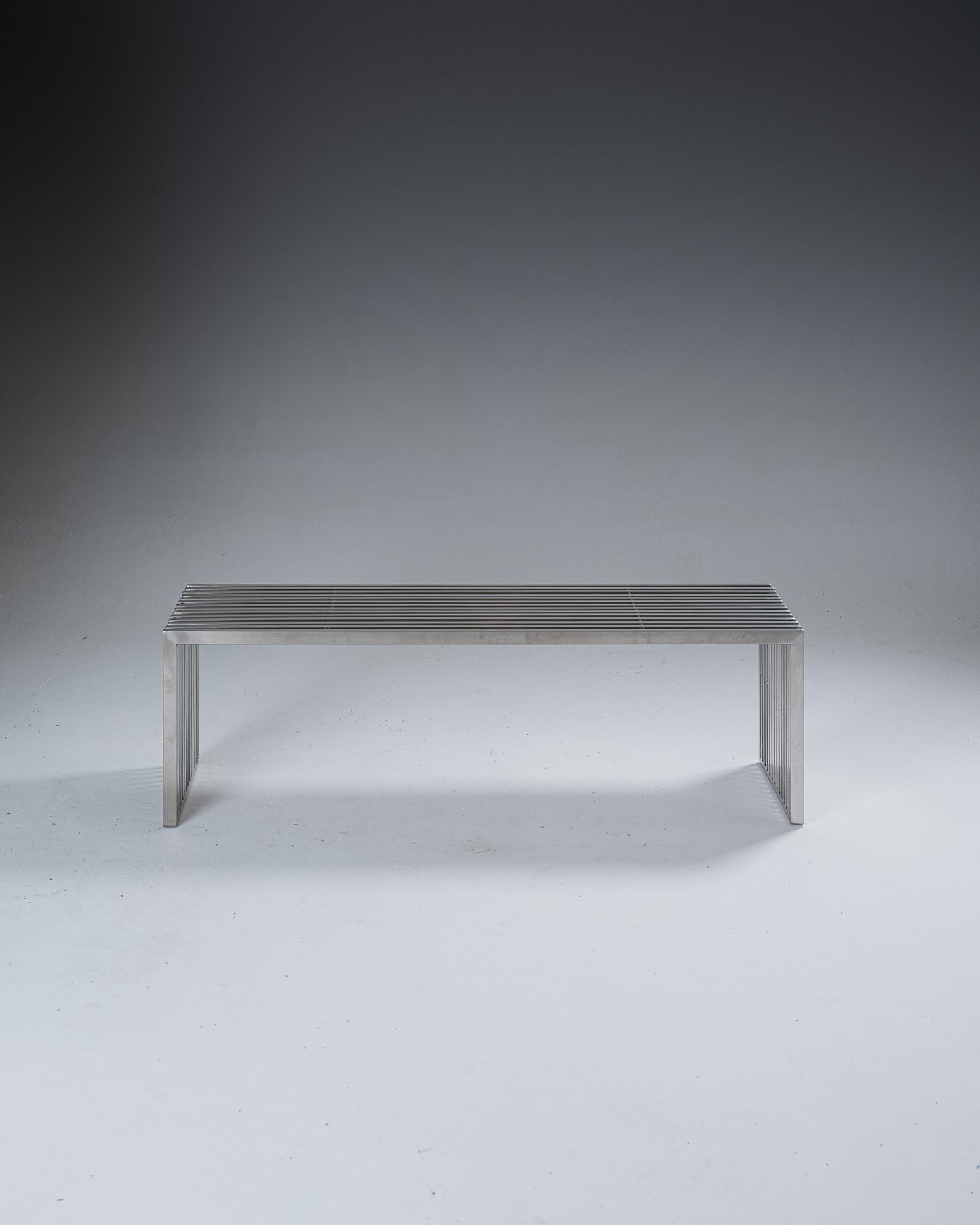 BANC EN ACIER INOXYDABLE MODERNISTE