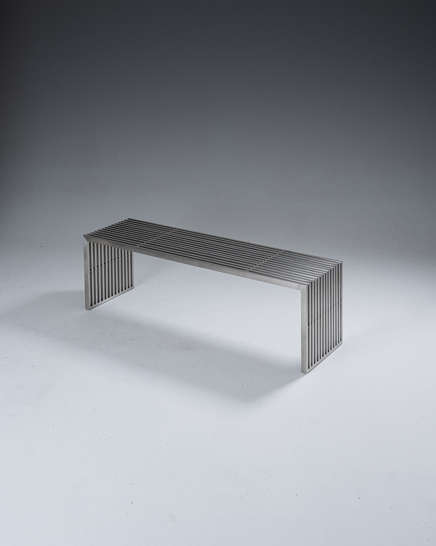 BANC EN ACIER INOXYDABLE MODERNISTE