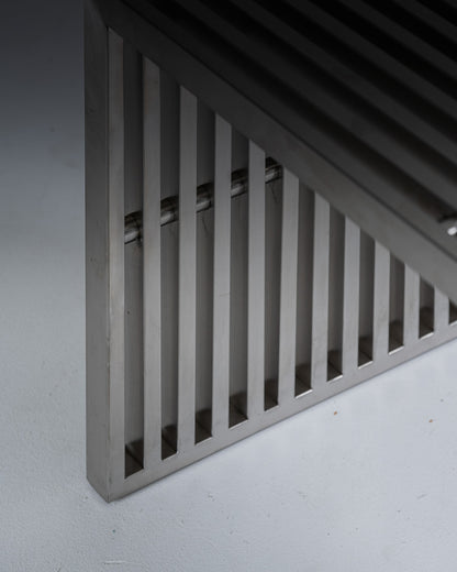 BANC EN ACIER INOXYDABLE MODERNISTE