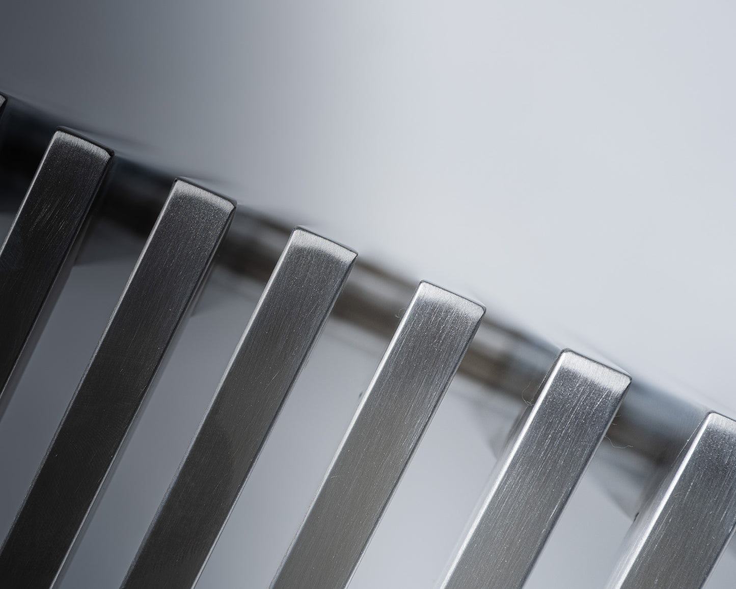 BANC EN ACIER INOXYDABLE MODERNISTE