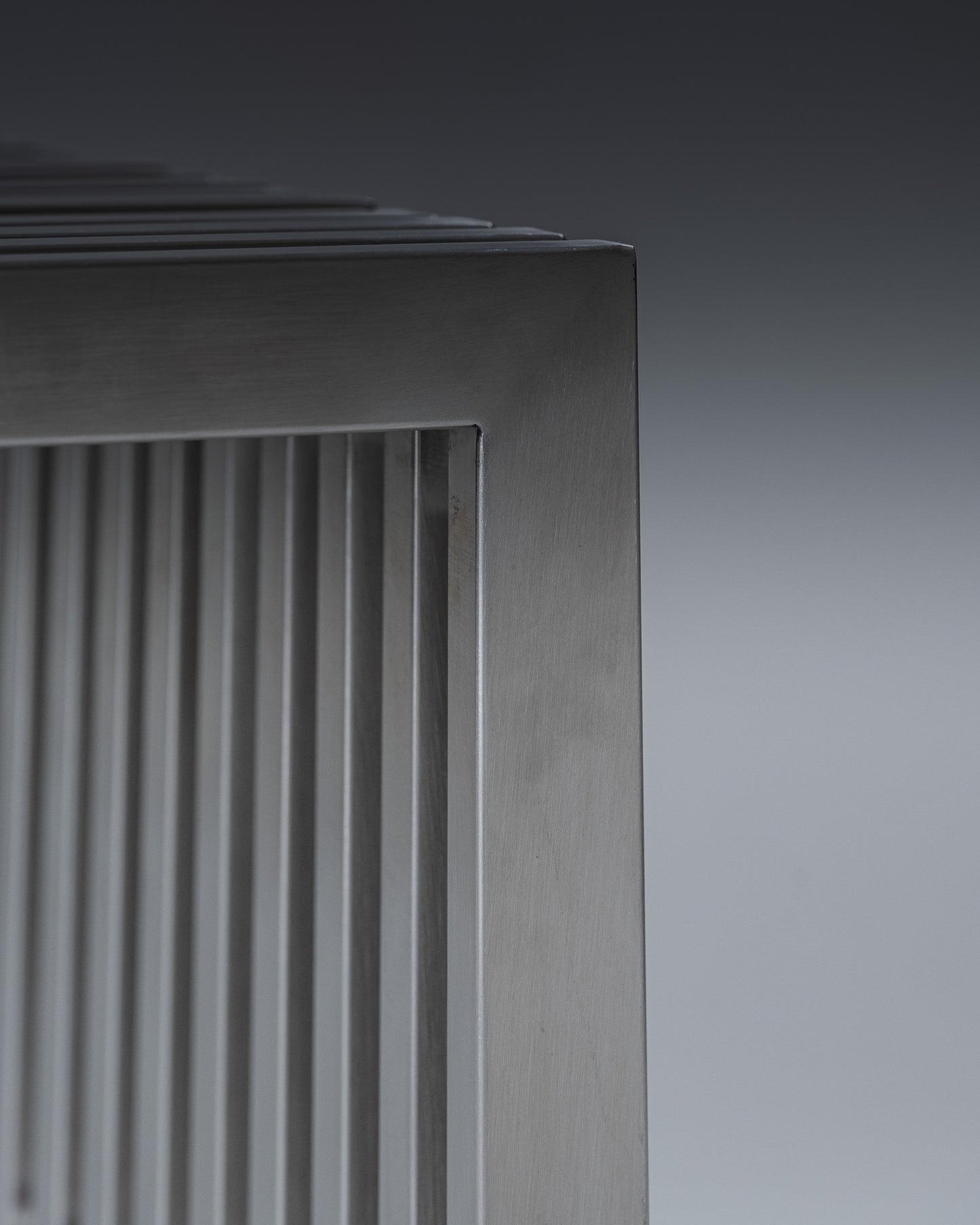 BANC EN ACIER INOXYDABLE MODERNISTE