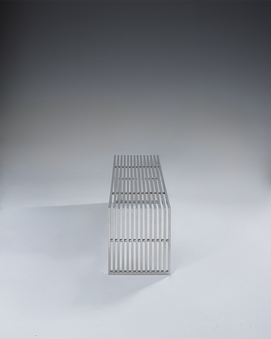 BANC EN ACIER INOXYDABLE MODERNISTE