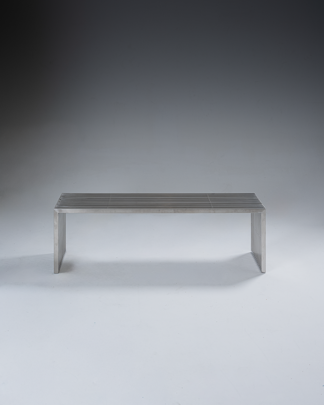 BANC EN ACIER INOXYDABLE MODERNISTE