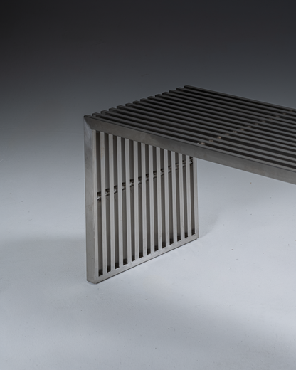 BANC EN ACIER INOXYDABLE MODERNISTE