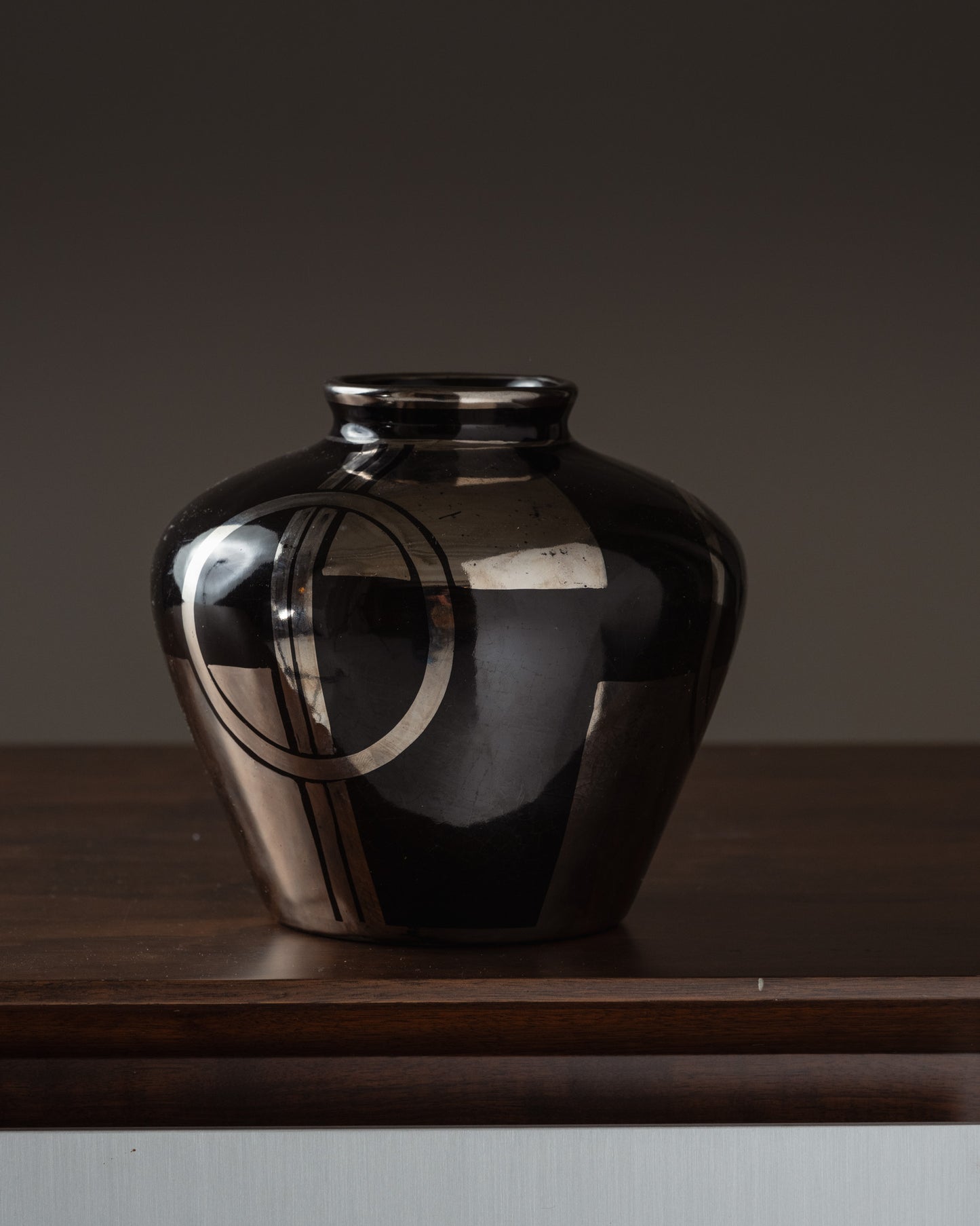 VASE BOULE ART DÉCO NOIR ET ARGENTÉ, 1930s