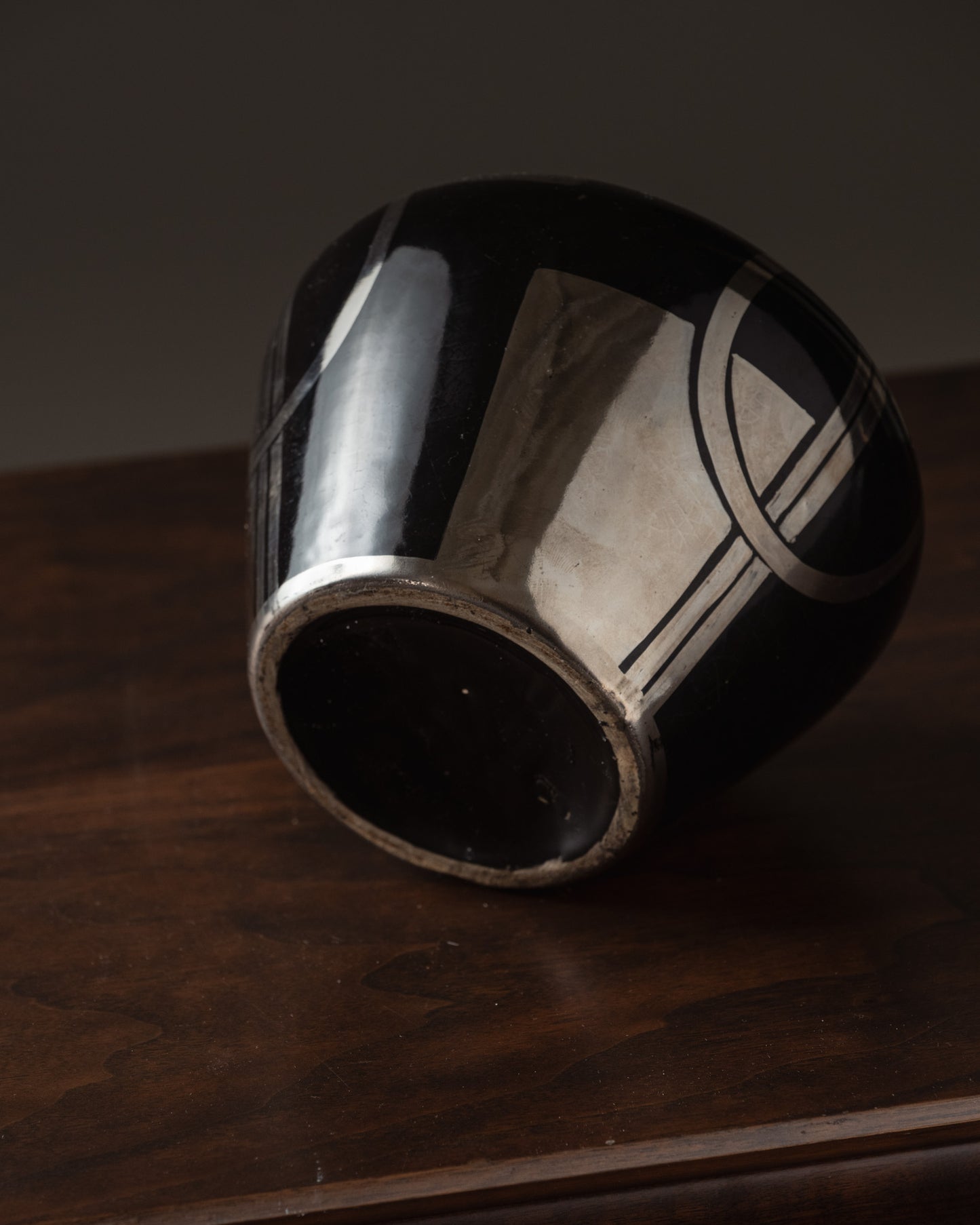 VASE BOULE ART DÉCO NOIR ET ARGENTÉ, 1930s