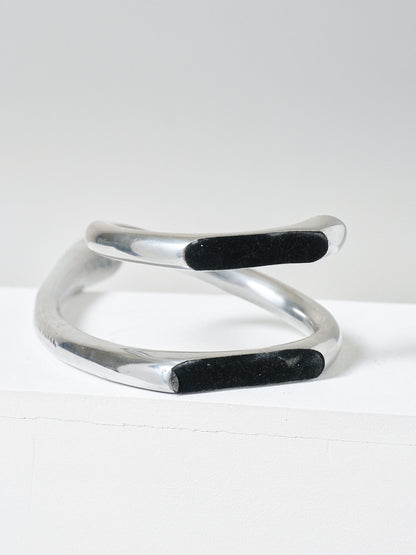 BOUGEOIR CURLY EN MÉTAL MARTELÉ, 1970s