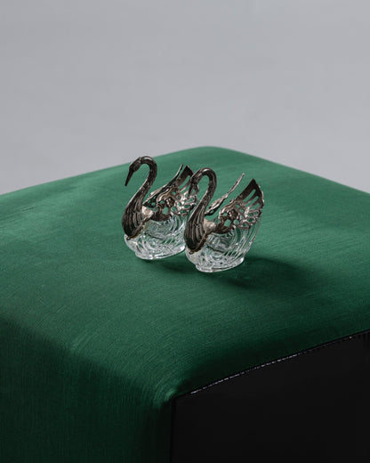 PAIRE DE SALIÈRE ET POIVRIÈRE EN FORME DE CYGNE, 1950s