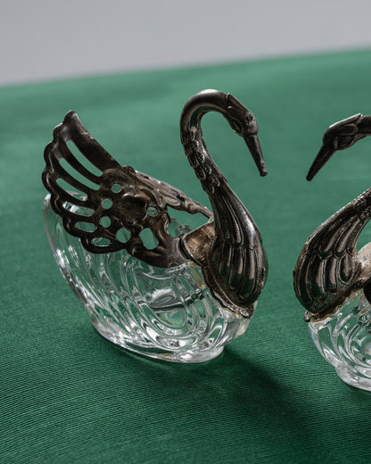 PAIRE DE SALIÈRE ET POIVRIÈRE EN FORME DE CYGNE, 1950s