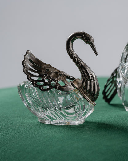 PAIRE DE SALIÈRE ET POIVRIÈRE EN FORME DE CYGNE, 1950s