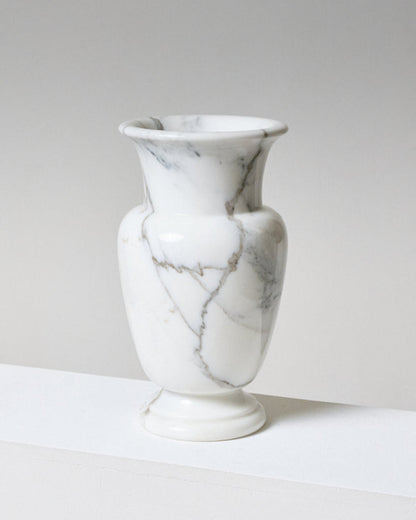 VASE EN MARBRE BLANC DE CARRARE, 1970s