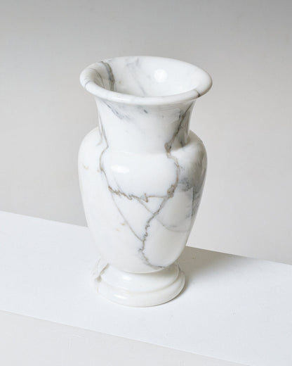 VASE EN MARBRE BLANC DE CARRARE, 1970s