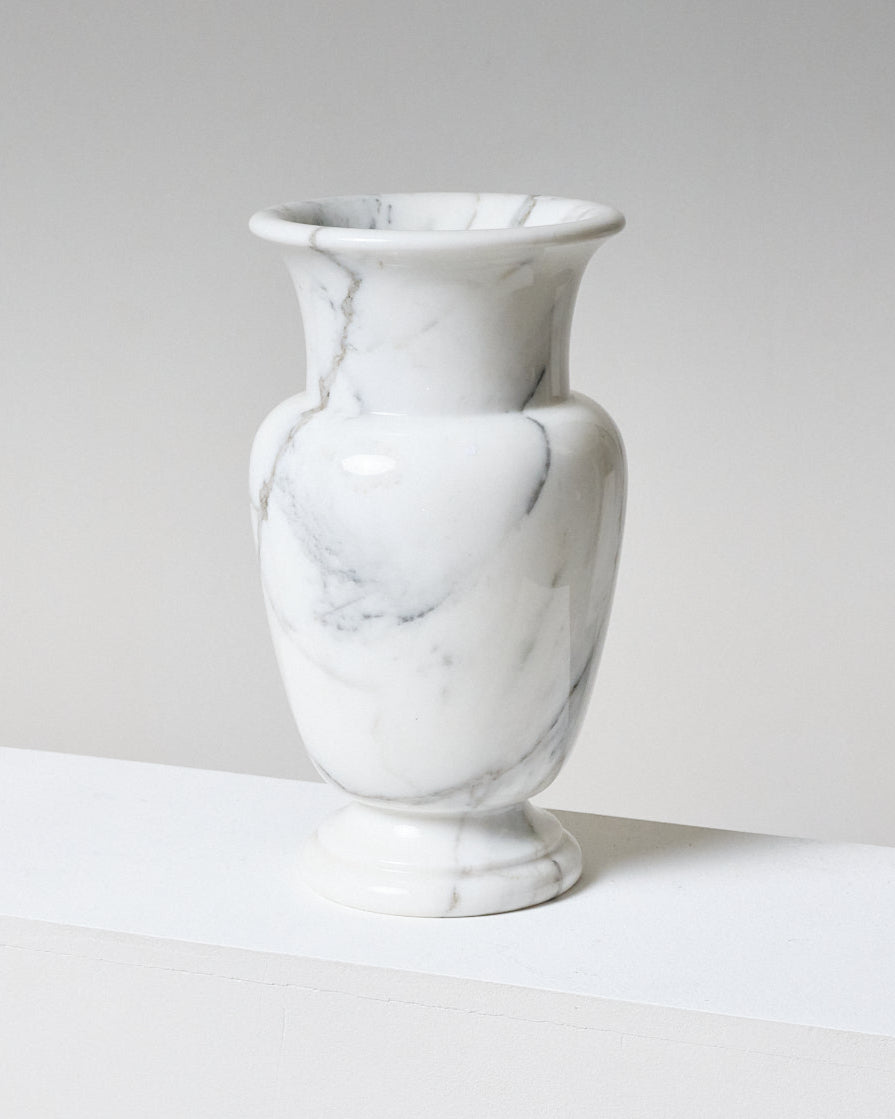 VASE EN MARBRE BLANC DE CARRARE, 1970s