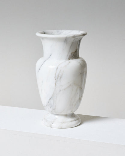 VASE EN MARBRE BLANC DE CARRARE, 1970s
