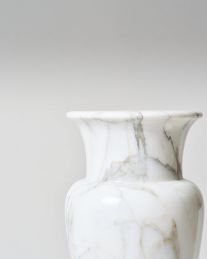 VASE EN MARBRE BLANC DE CARRARE, 1970s