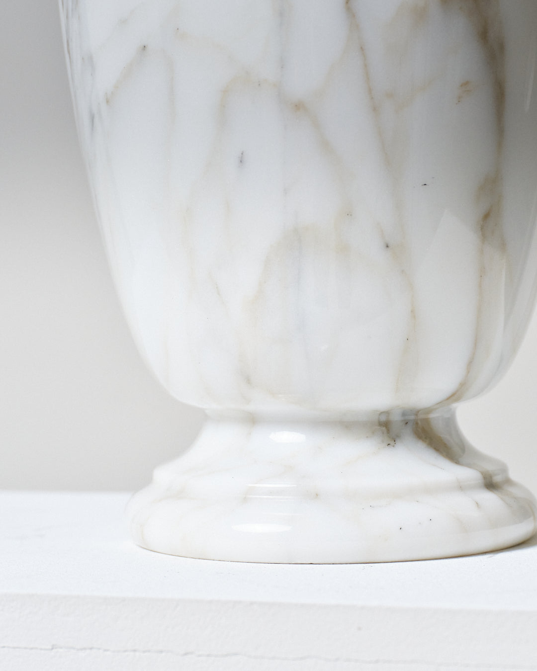 VASE EN MARBRE BLANC DE CARRARE, 1970s