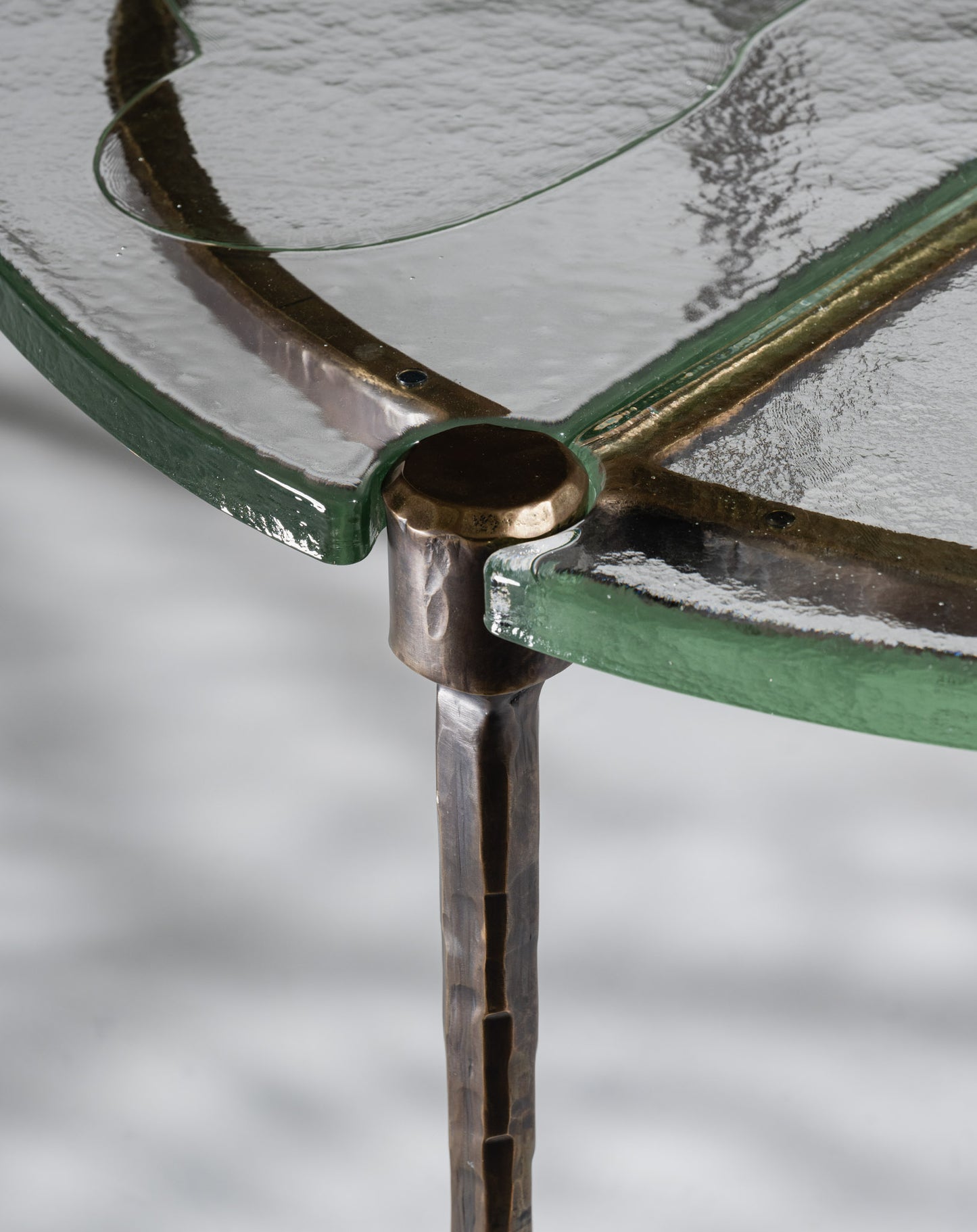 TABLE BASSE EN BRONZE ET VERRE, LOTHAR KLUTE, 1980s